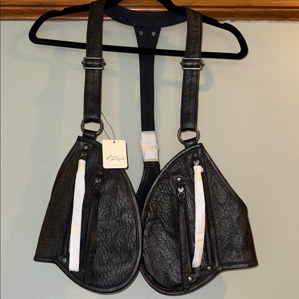 NWT $100  Free People Harness bag- adjustable straps, 4 zip-secured pockets. - Picture 5 of 9
